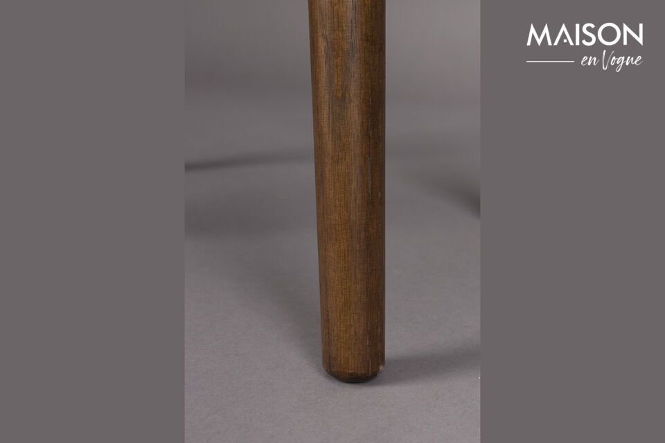 Die Kombination aus dem Holz mit seinen zarten Nuancen und dem von den 1950er Jahren inspirierten