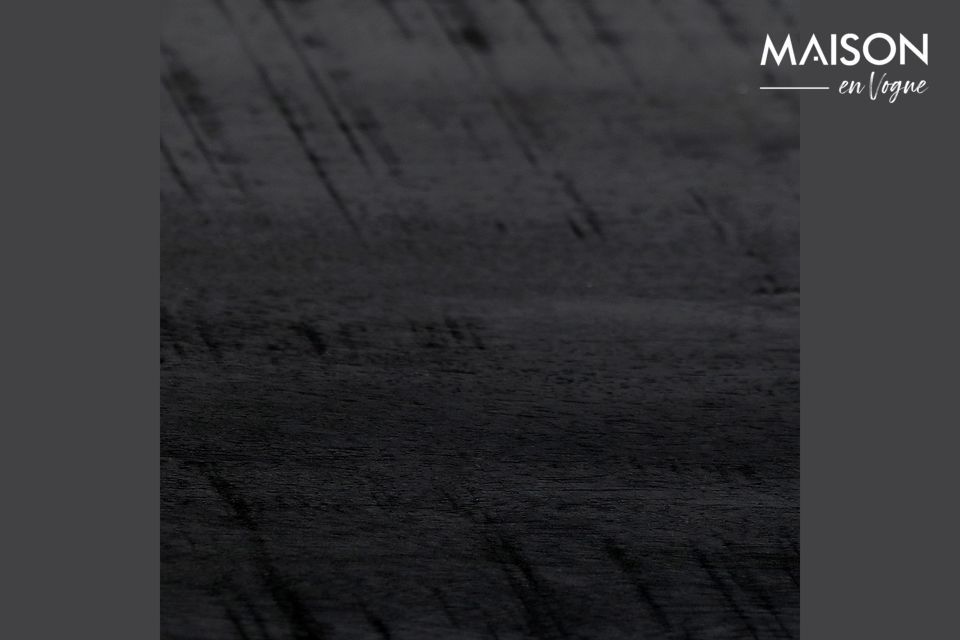 Eine moderne Bank, die Holz und Metall kombiniert