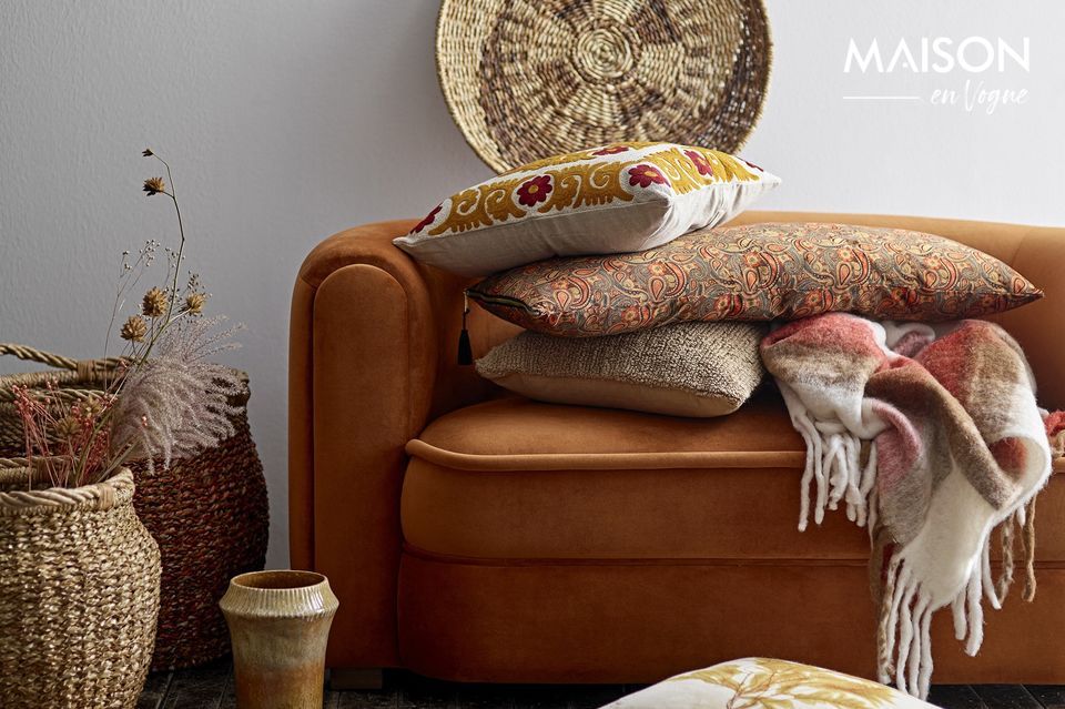 Es passt perfekt auf ein farblich passendes Sofa oder Bett und bietet Ihnen allen nötigen Komfort