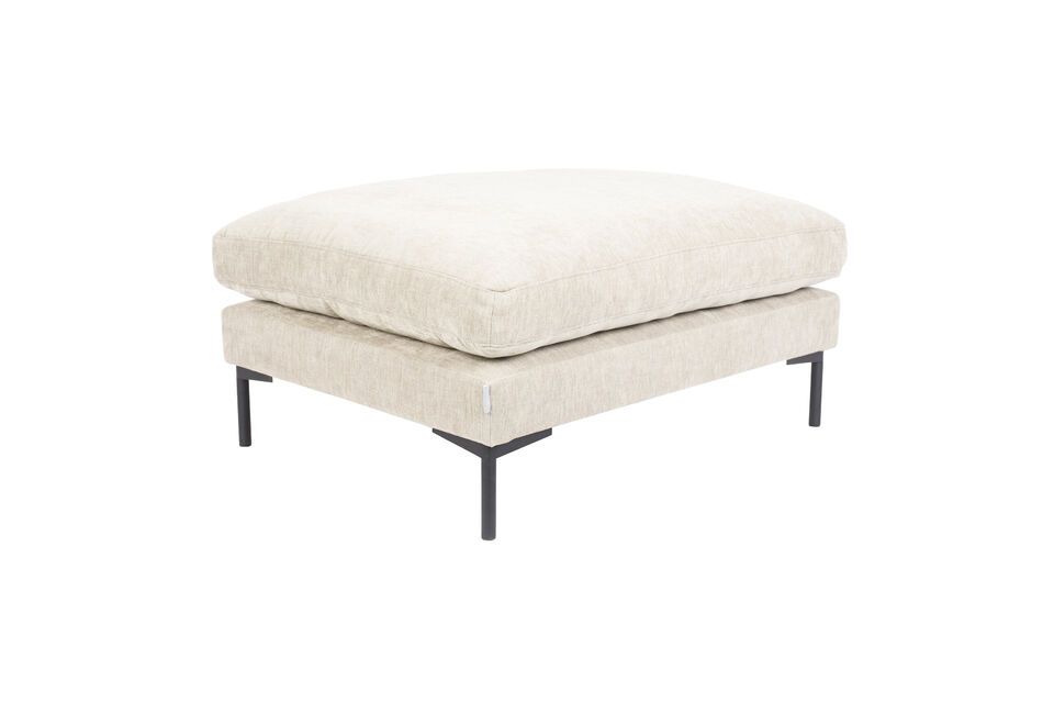 In einem Wohnzimmer der tausend Möglichkeiten erhebt sich der Stoffhocker Creme Summer wie ein