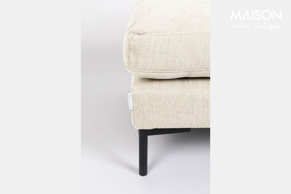 Seine großzügigen Abmessungen von 102x80x53 cm sorgen für unbestreitbaren Komfort
