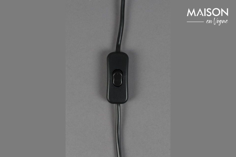 Die beigefarbene Aluminium-Tischlampe Rico