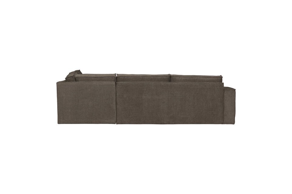 Das Sofa ist aus einem superfesten Mischgewebe (90%PES 10%PAC) in Braun gefertigt und hat einen