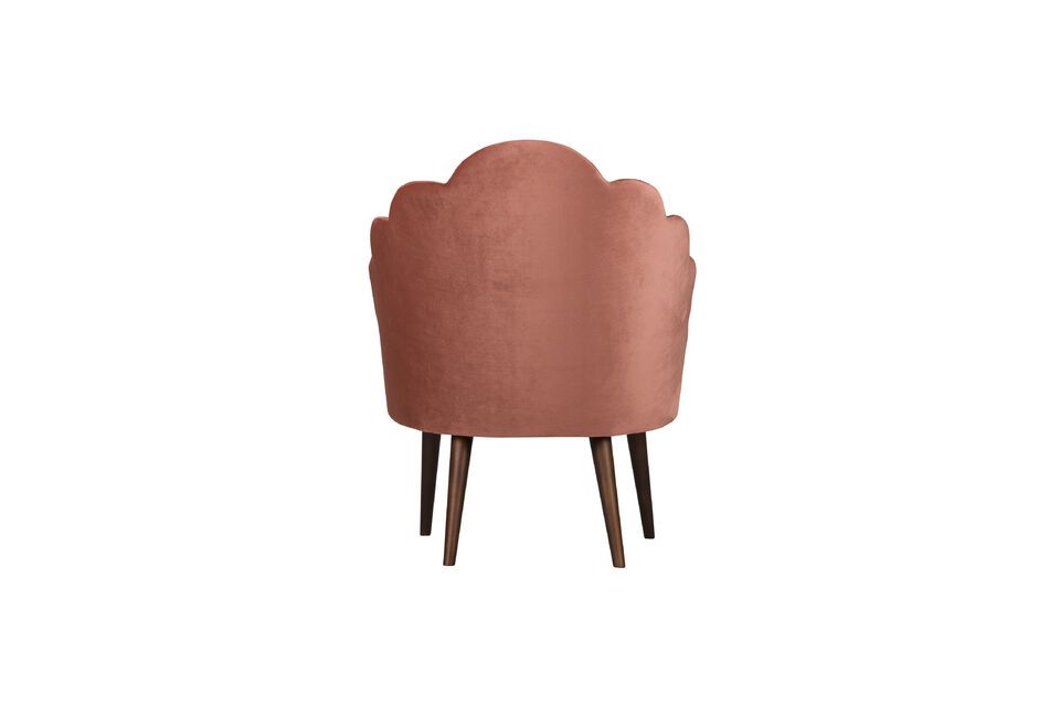 Die Beine des Shell Stuhls sind aus Holz gefertigt