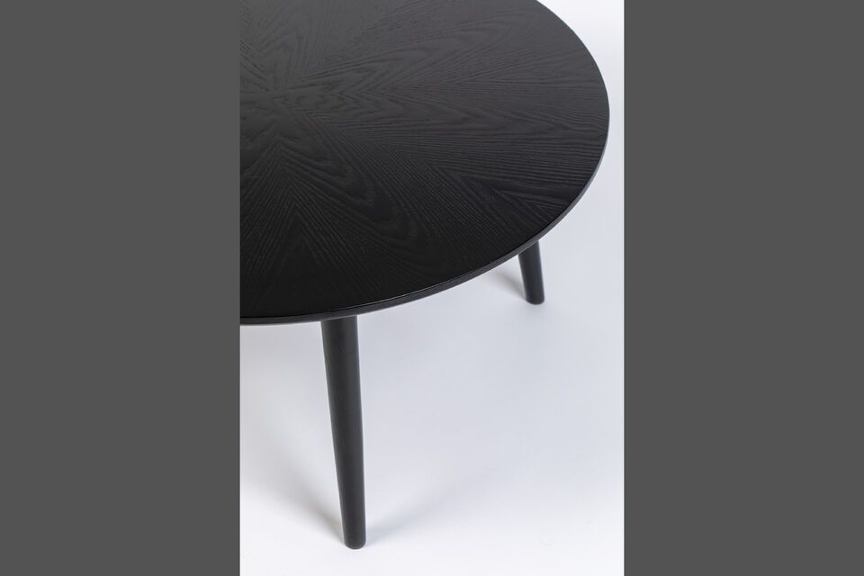Die schwarze Farbe verleiht Ihrer Einrichtung einen modernen und schicken Touch