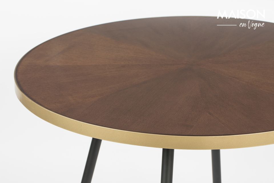 Ein sehr schöner Tisch, aus lackiertem Holz mit goldenen Akzenten