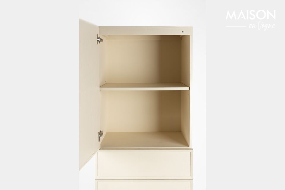 An der Basis befinden sich drei Schubladen mit einem Push-to-open-System