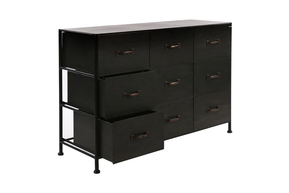 Mit einer schönen Größe von 120 x 46 cm und einer Höhe von 89 cm bietet der Schrank nicht