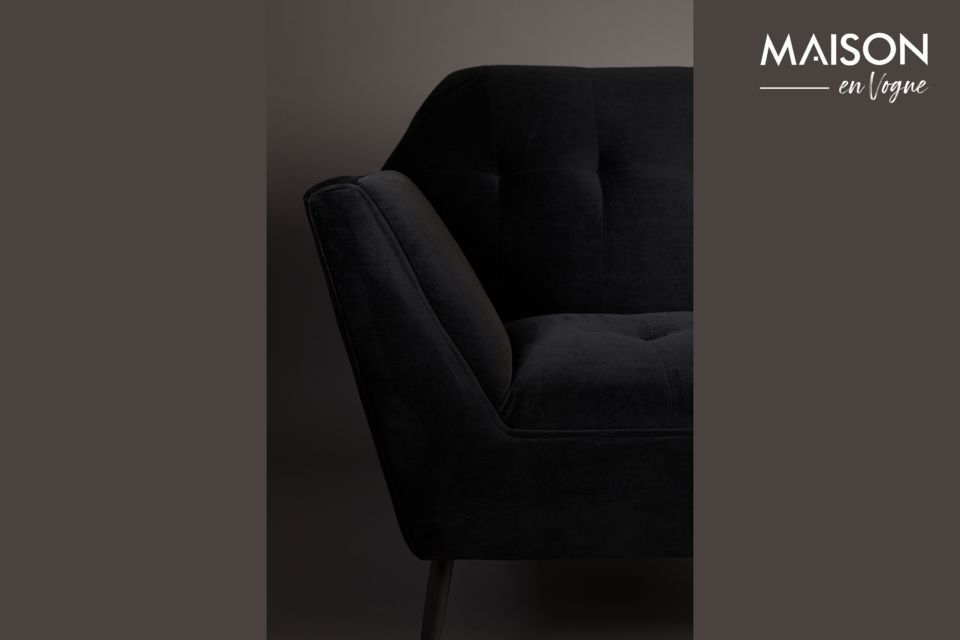 Der in Schwarz gestaltete Lounge-Sessel Kate ist ein Star mit seinen spitz zulaufenden schwarzen
