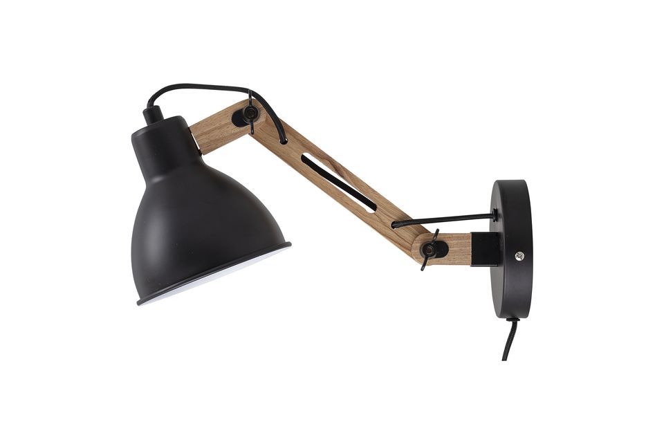 Mit ihrem gelenkigen Arm aus Kautschukholz und ihrem Sockel und Schirm aus Metall mischt diese