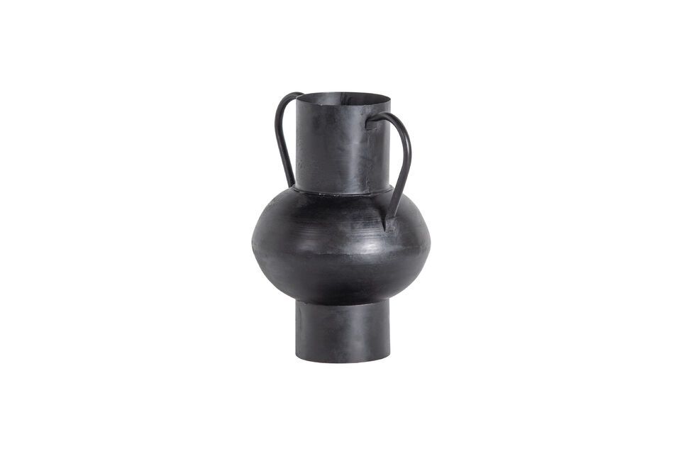 Die verspielten Griffe verleihen der Vase einen besonderen Charme und stehlen anderen Nippes die