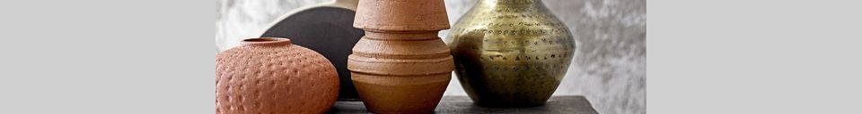 Materialbeschreibung Schwarze Vasen aus Terrakotta Nezha