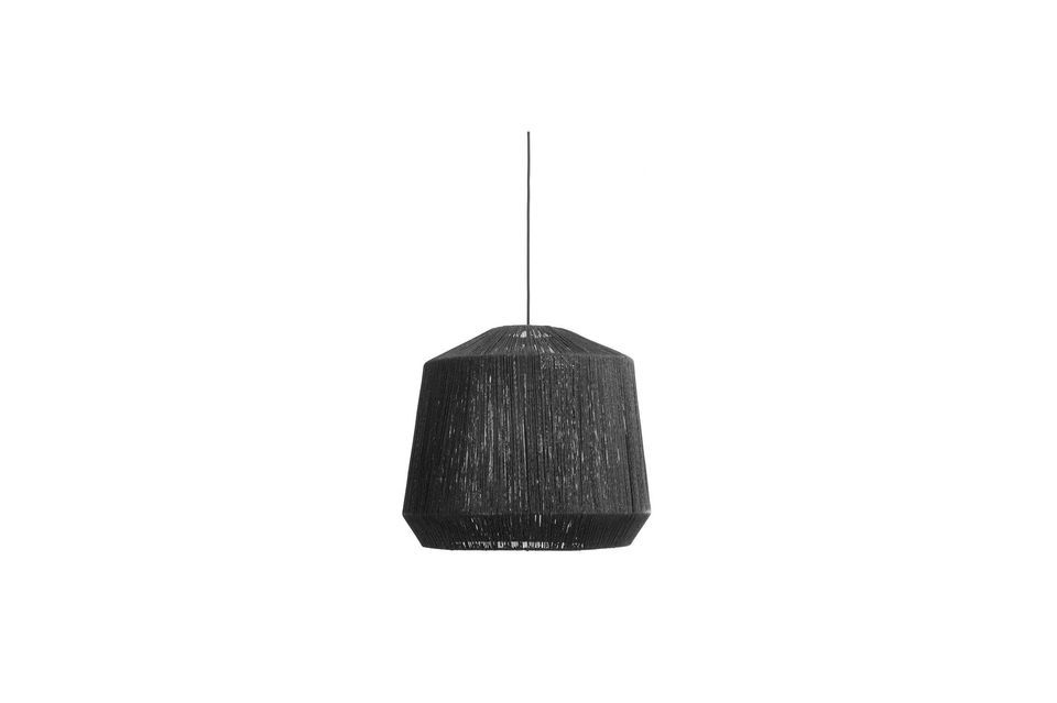 Diese Hängelampe hat einen Lampenschirm mit einem Durchmesser von 55 cm