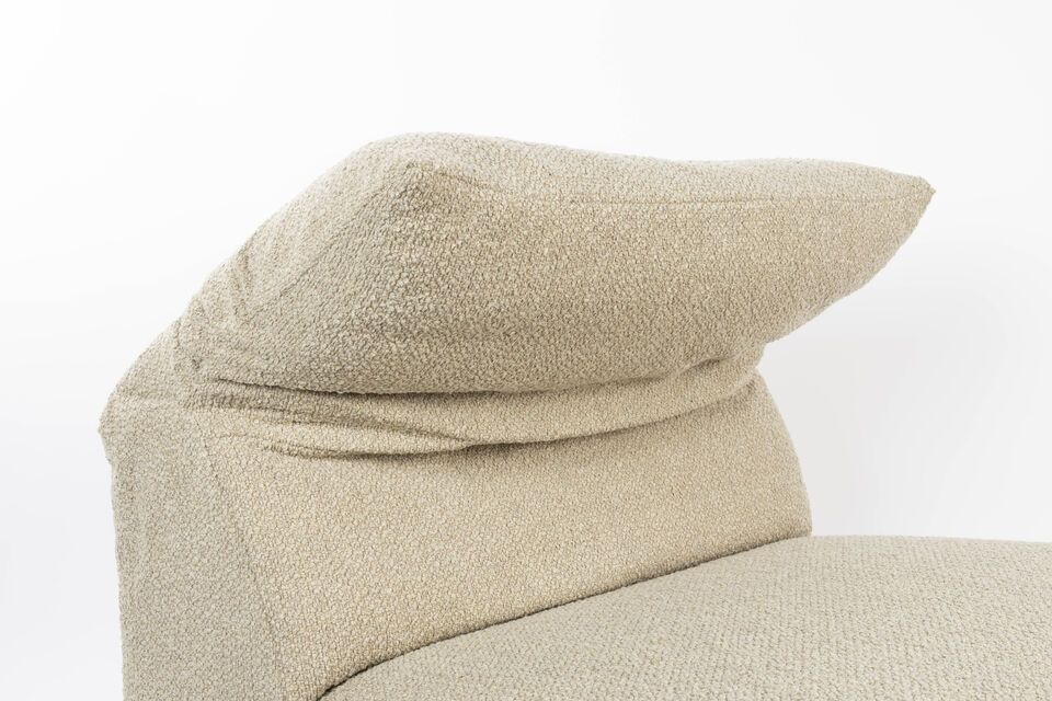Fügen Sie die Elemente des Love Seats zwischen zwei Eckstücken zusammen