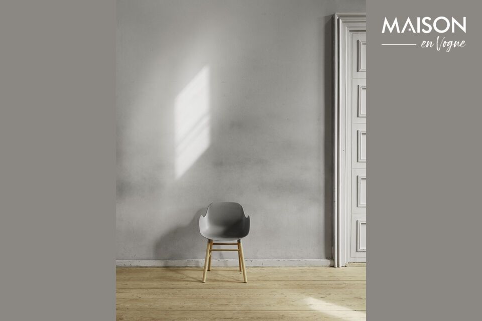 Sessel aus Eiche und Kunststoff grau Form Normann Copenhagen