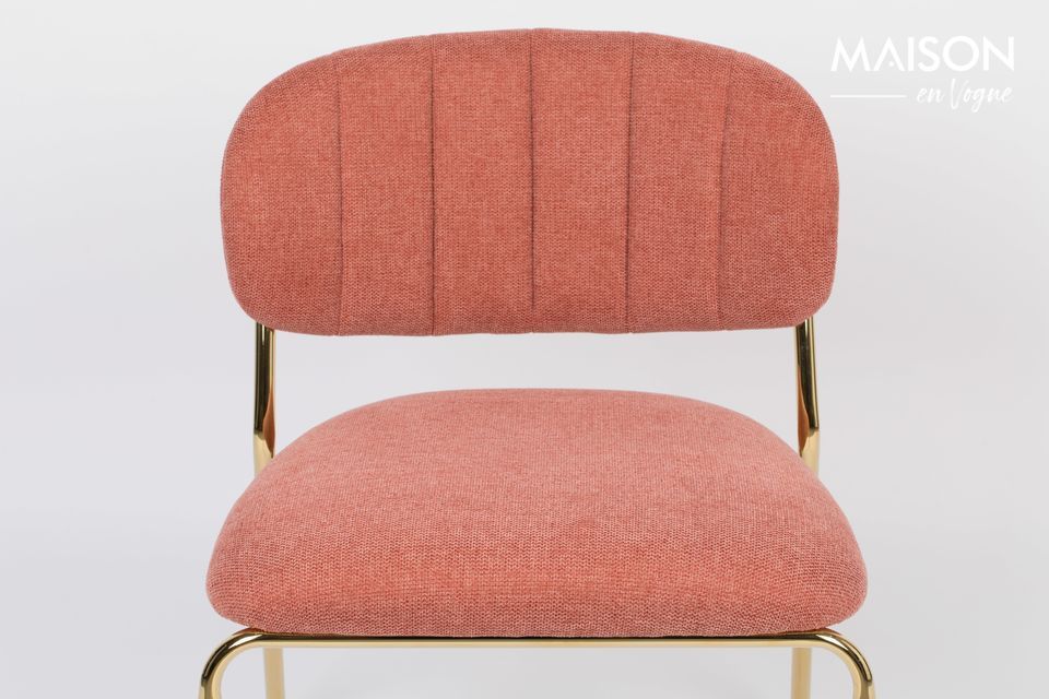 White Label Living bietet einen eleganten rosa Sessel mit goldenen Beinen für einen