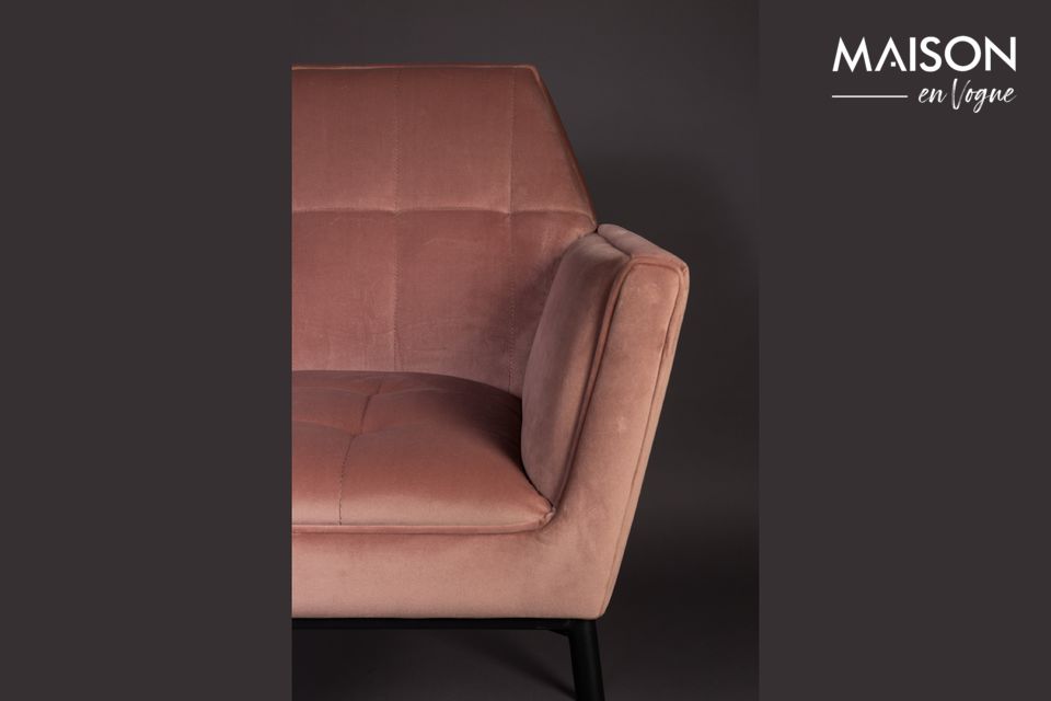 Er wertet auch das Esszimmer auf, um die Gäste in luxuriösem Komfort zu unterhalten