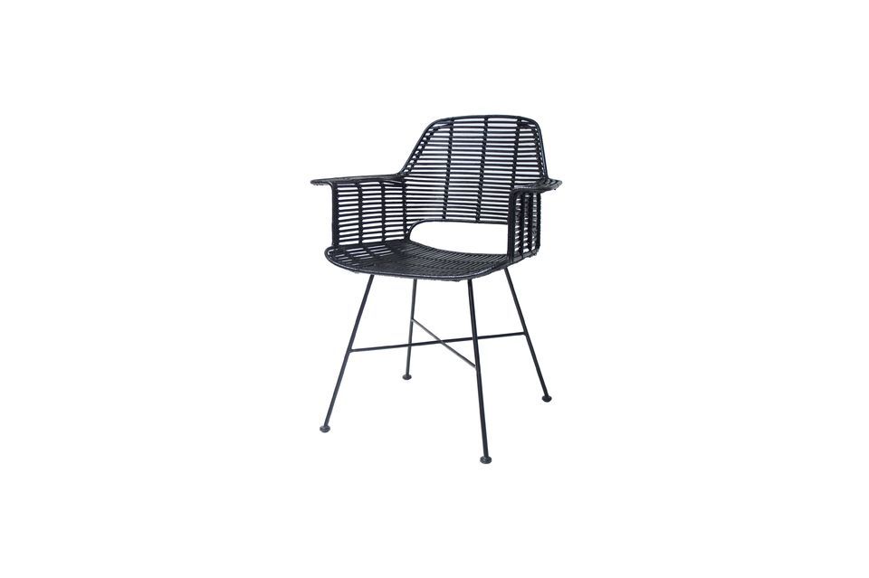 Der von der Marke Hkliving entworfene Stuhl Marey mit Armlehne aus schwarz getöntem Rattan bringt