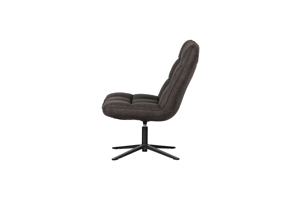Mit seinem schwarzen PU-Lederbezug ist dieser Sessel robust und elegant zugleich