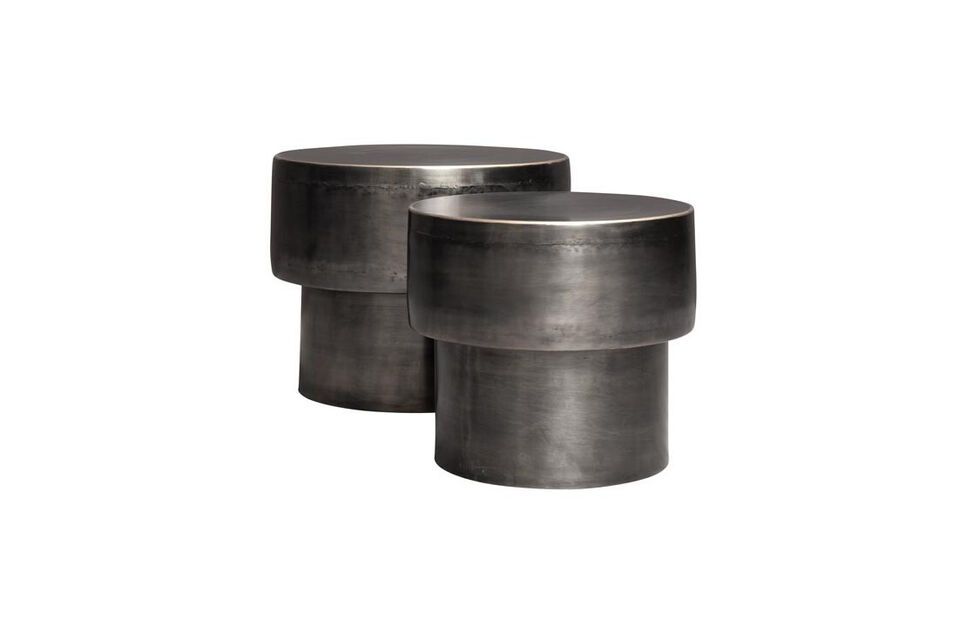 Mit diesem Set aus zwei schwarzen Beistelltischen aus Metall bringen Sie einen minimalistischen und