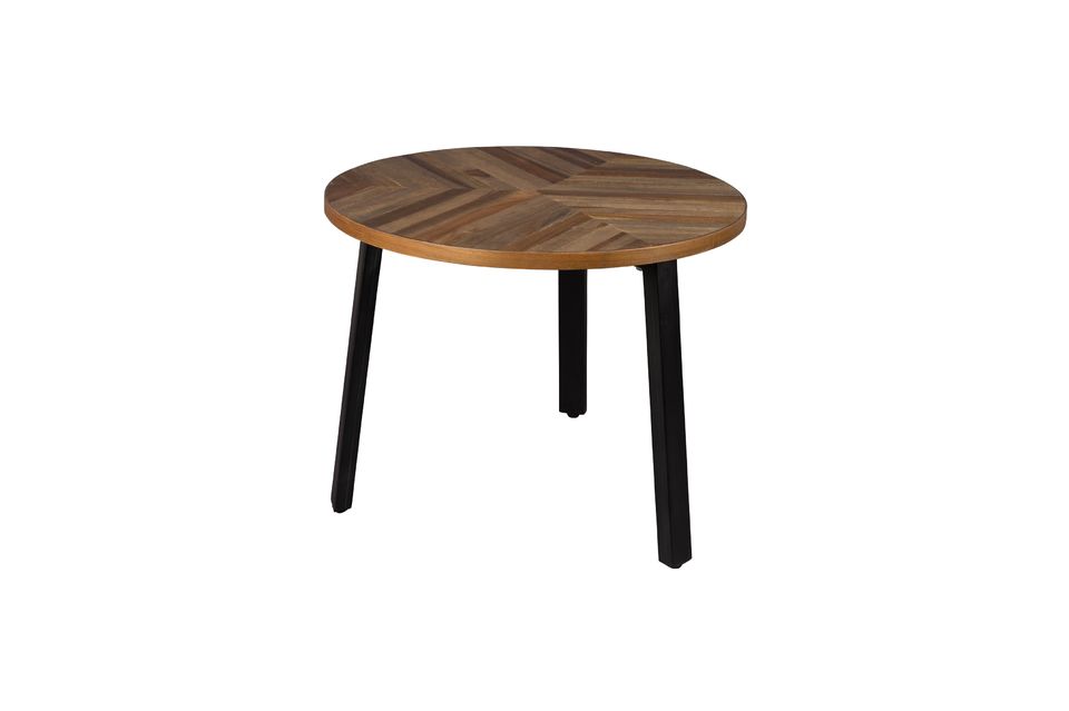 Die Originalität des Tisches liegt in den Holzplatten, die verschiedene Farbtöne aufweisen