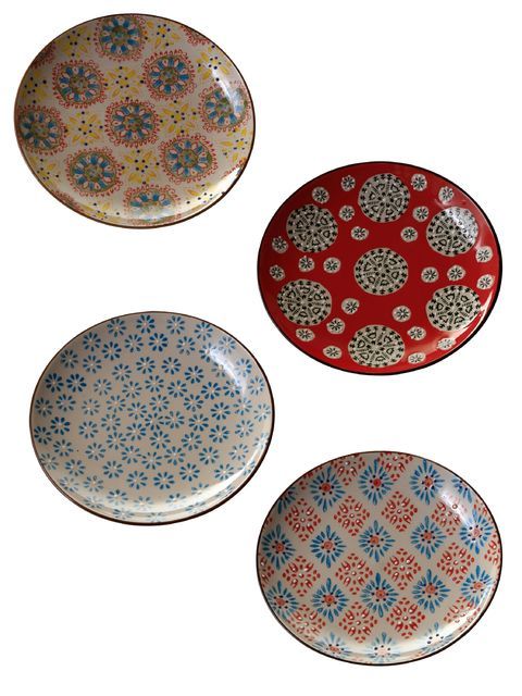Ein Set mit 4 verschiedenen Keramiktellern