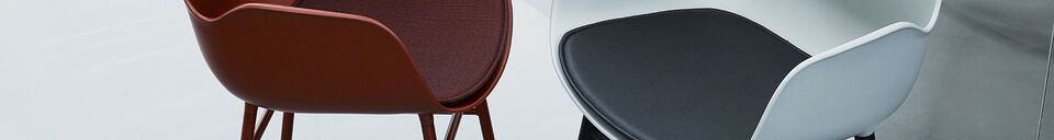 Materialbeschreibung Sitzkissen aus schwarzem Leder Form