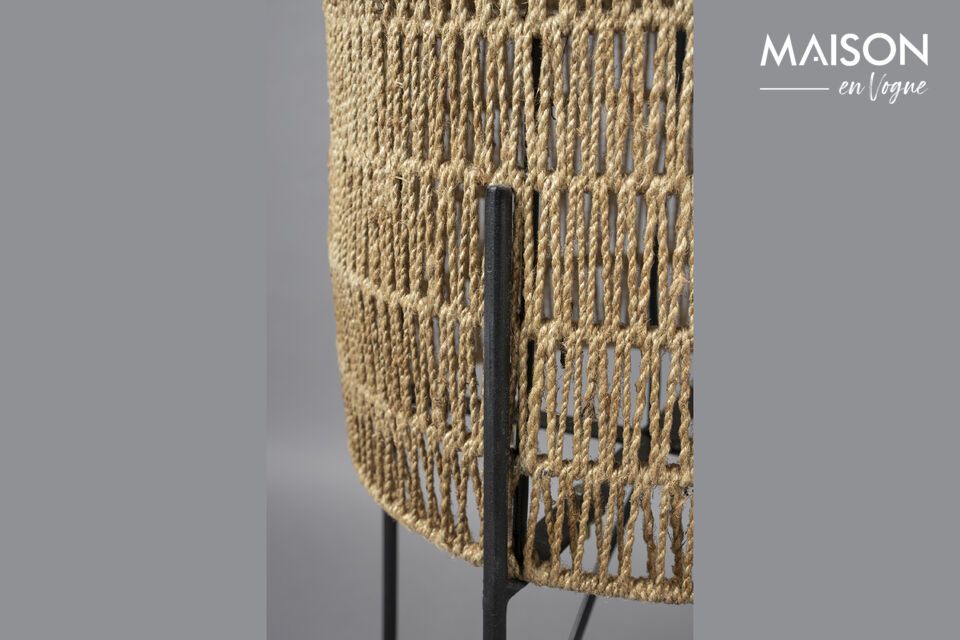 Die Leuchte wurde sorgfältig aus hochwertiger Jute hergestellt und hat einen eleganten