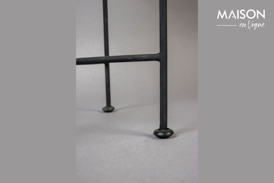 Ihr schlankes Design und ihre große Höhe von 95 cm sorgen dafür