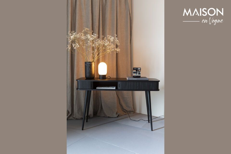 Entdecken Sie funktionale Eleganz mit der schwarzen Glas-Tischlampe Urban Charger