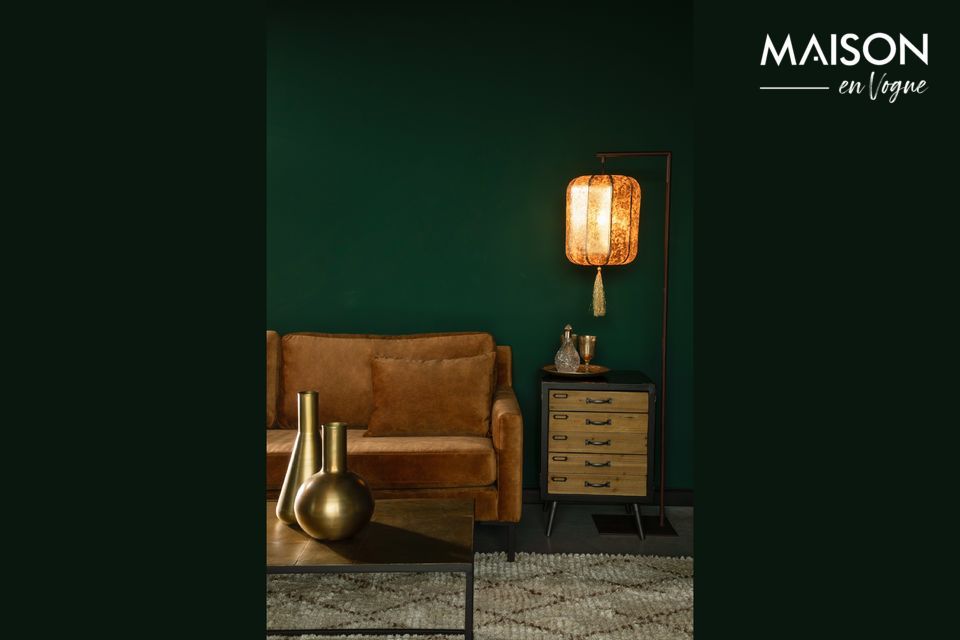 Die Lampe bietet eine warme Atmosphäre von weichem