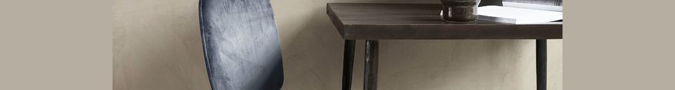Materialbeschreibung Stuhl aus grauem Polyestervelours Comma