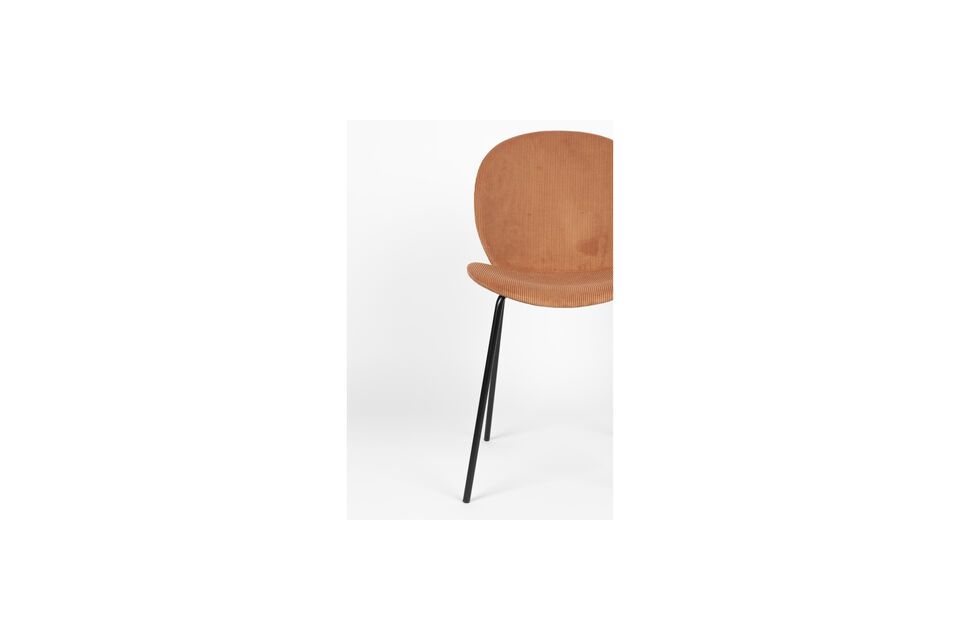 Trotz seiner kompakten Größe ist der Bonnet-Stuhl bemerkenswert bequem