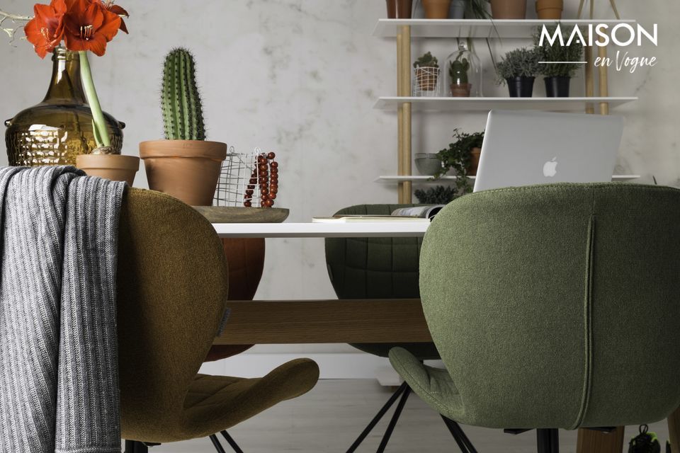 Der grüne Stuhl OMG von Zuiver ist ein echtes Design-Juwel, das Eleganz und Komfort vereint