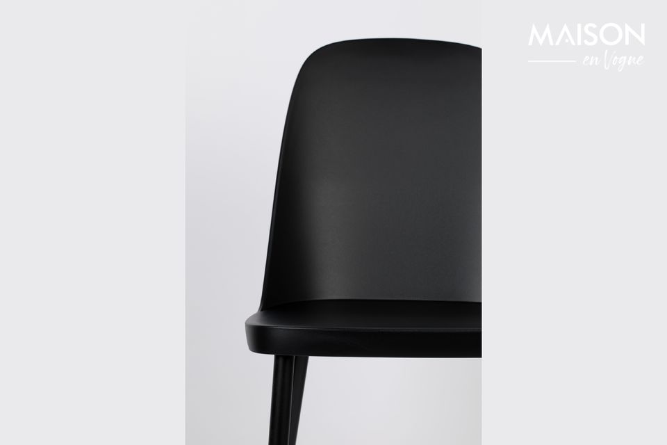 Ein idealer Stuhl, der Design und Komfort perfekt verbindet