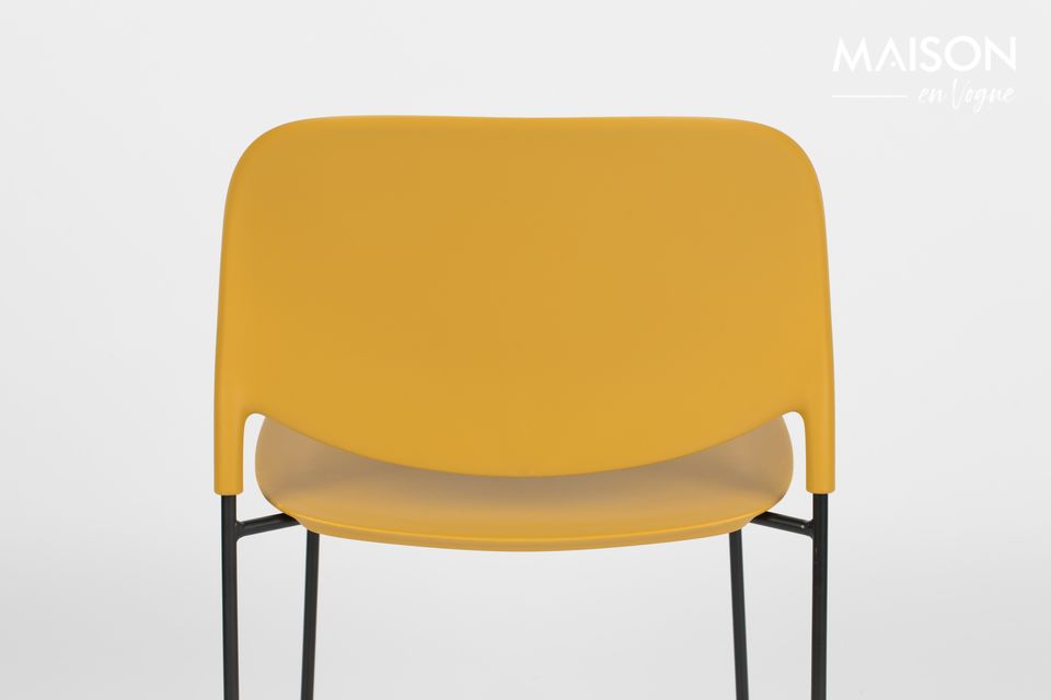 Dieser Stacks Stuhl in ocker von White Label Living verleiht Ihrem Interieur einen Hauch von