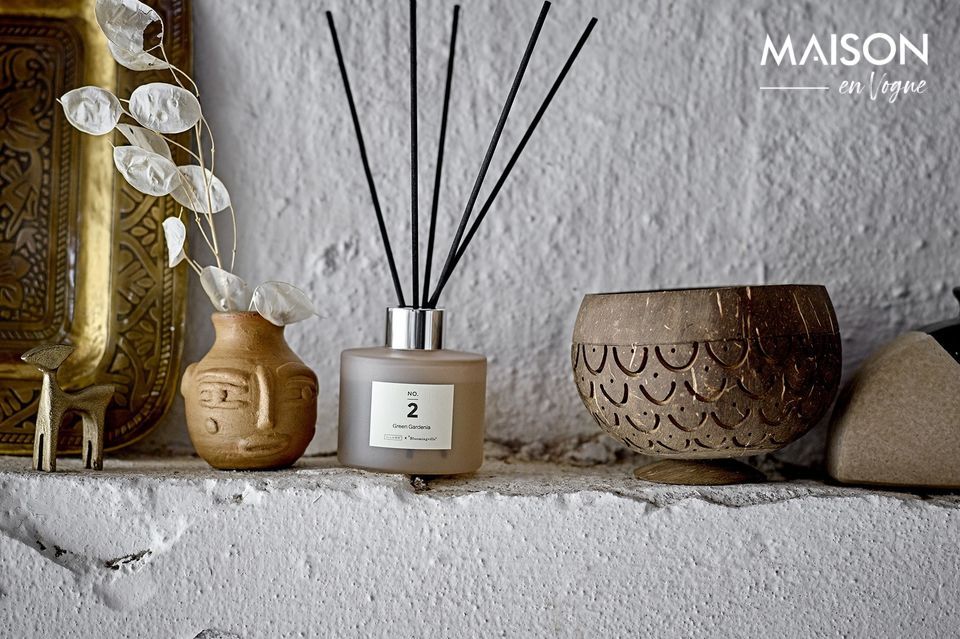 Das Tablett Collo von Bloomingville ist ein praktisches und dekoratives Accessoire aus