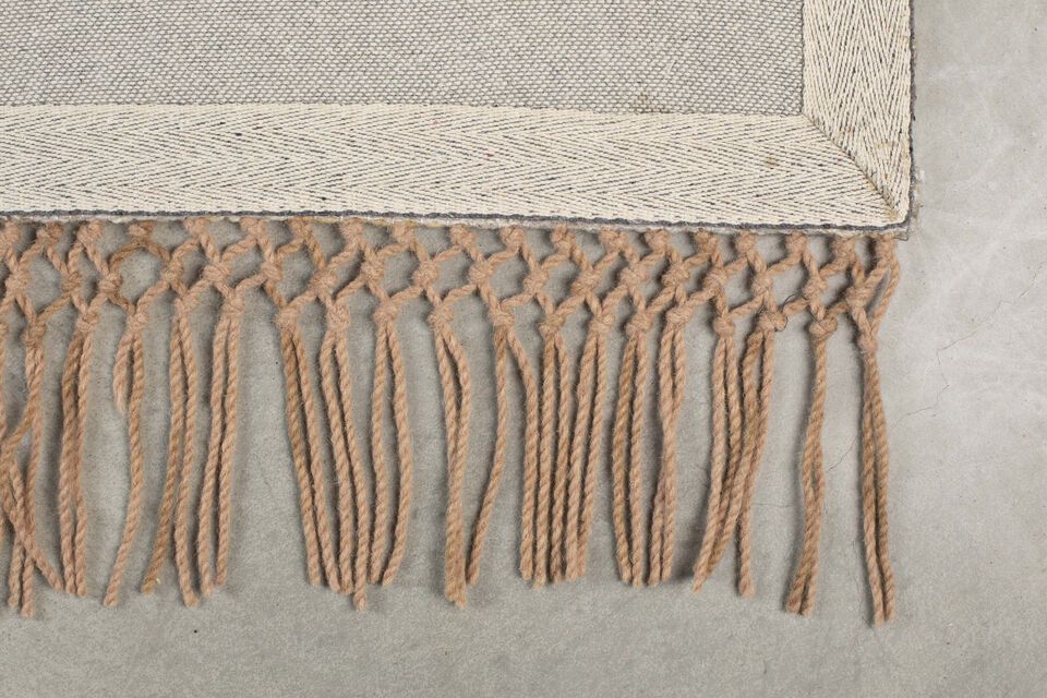 Machen Sie Ihr Zuhause zu einem warmen und einladenden Ort mit diesem beigen Wollteppich