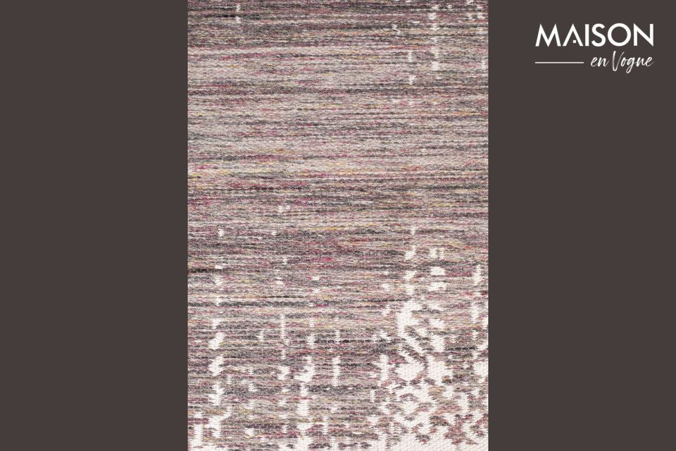 Mit seinen großzügigen Maßen von 170 cm x 240 cm verleiht dieser Teppich jedem Wohnraum einen