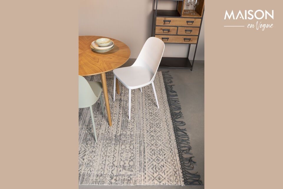 Mit seiner großzügigen Größe von 200x300 cm und einer Dicke von 1 cm ist dieses Stück nicht