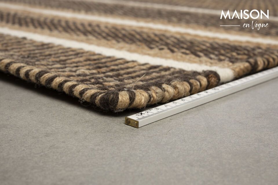 Dieser Teppich mit den großzügigen Maßen 160x230 cm und einer Dicke von 5 cm bietet einen Raum