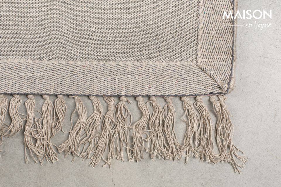Mit einer Größe von 240 cm x 170 cm handelt es sich um einen herrlichen Webteppichboden in Beige
