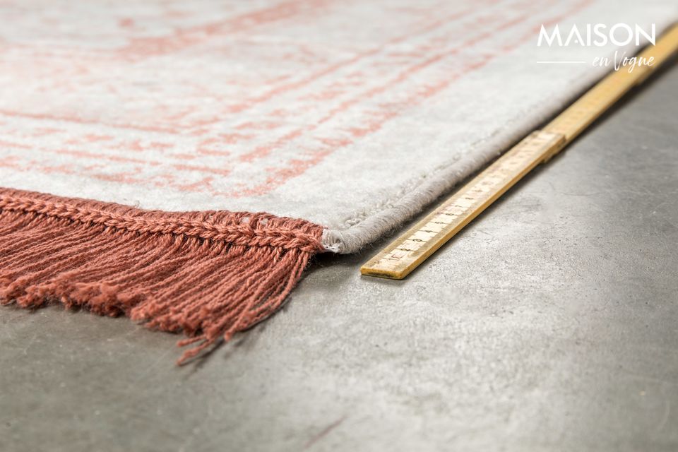 Es sind die roten persischen Muster, die dem Marvel Teppich einen authentischen Charme verleihen