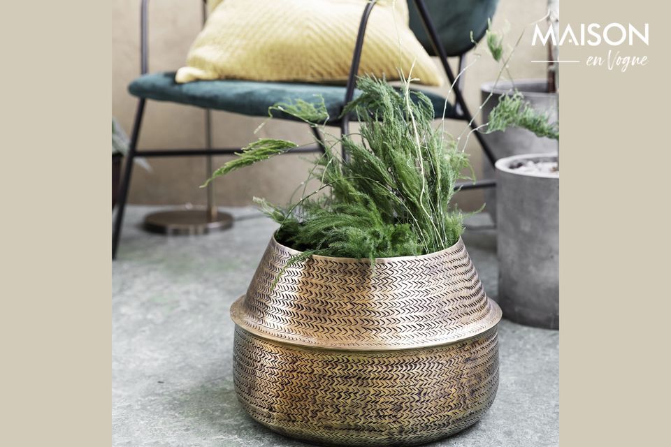 Entscheiden Sie sich für Qualität und Design mit diesem Übertopf aus Rattan-Aluminium und seinen