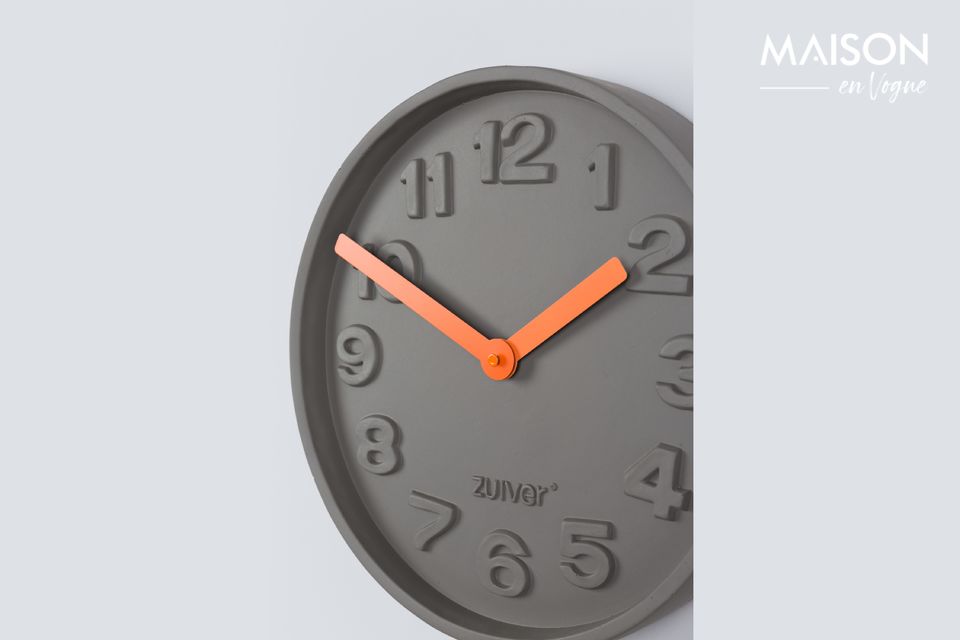 Die orangefarbene Concrete Time Uhr kann mehr als nur die Zeit anzeigen