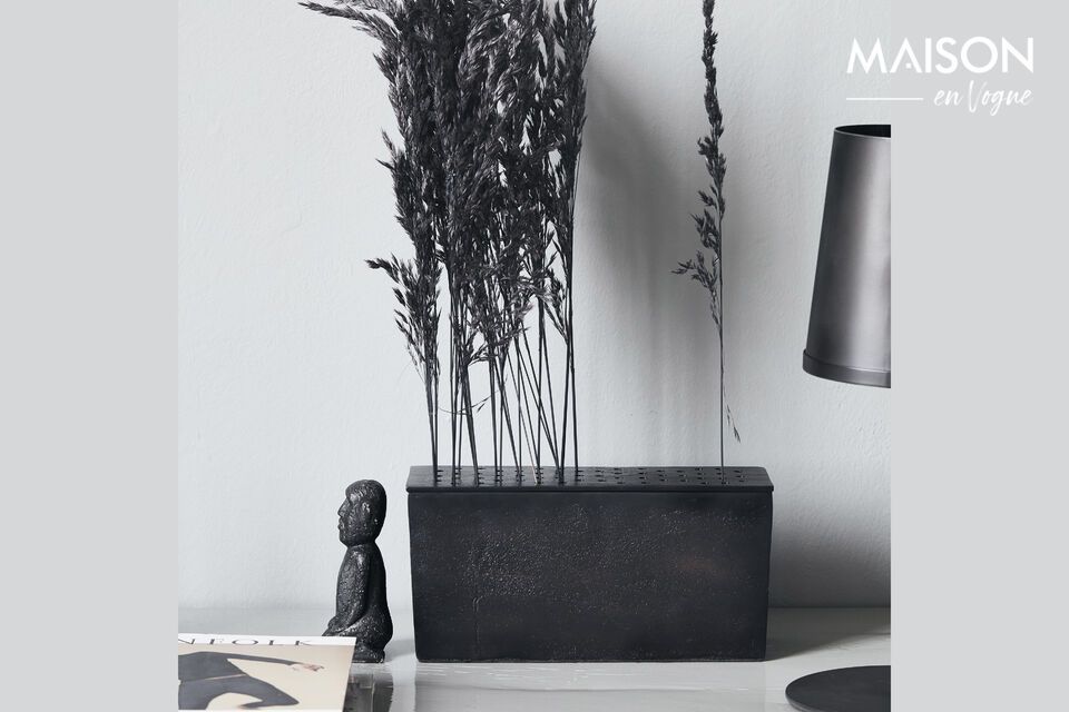 Einzigartige Hervorhebung für jede Blume, aus messingfarbenem Aluminium.