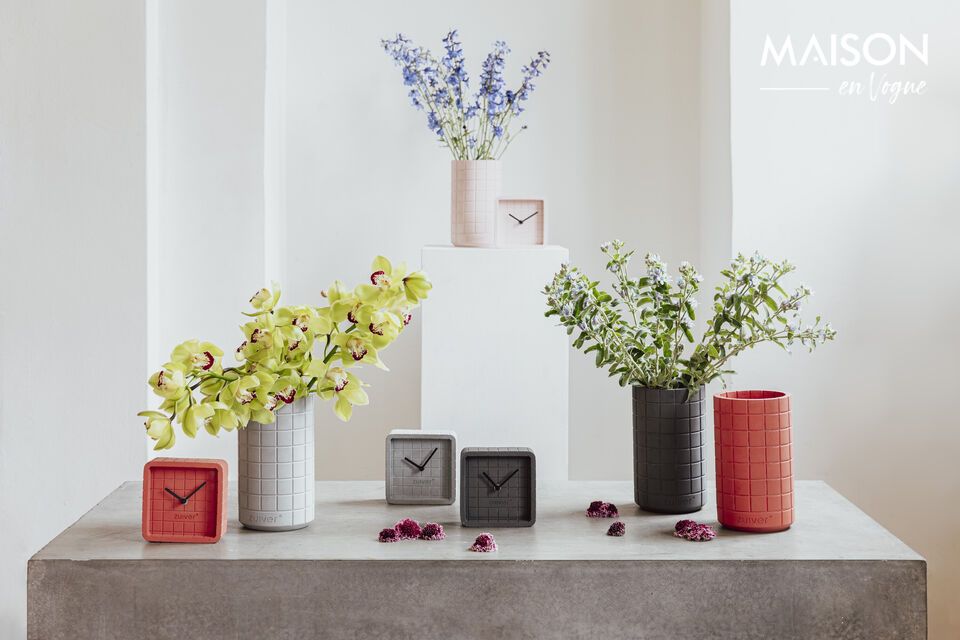 Entdecken Sie die robuste und elegante Vase Fajen aus braunem Beton.