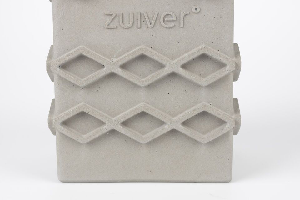 Diese Vase ist vollständig aus Beton gefertigt und verkörpert perfekt den Charme der