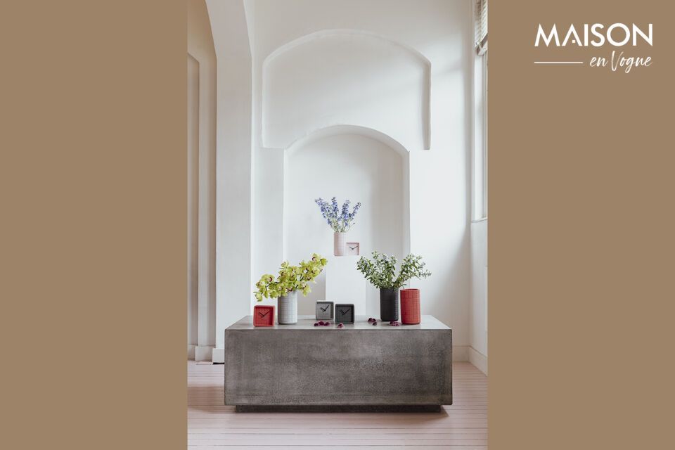 Entdecken Sie den Charme von Beton mit unserer Vase Fajen aus grauem Beton