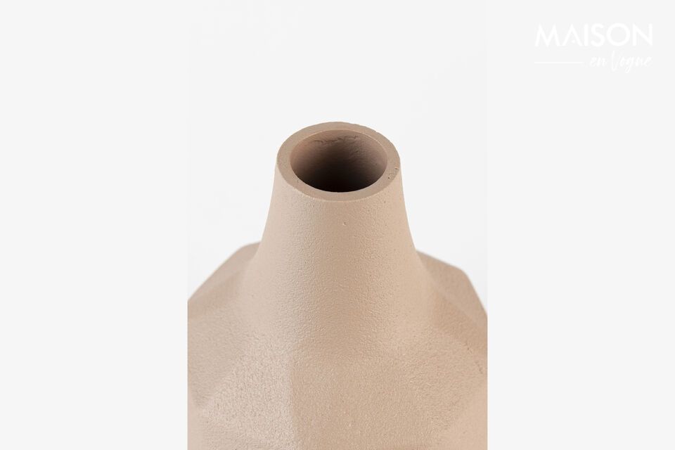 Bringen Sie mit der Vase Bloom Eleganz und Frische in Ihr Zuhause.